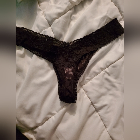 NEVER WORN 2 BLACK PAIR LACY THONGS. 1 NWT & 1 NWOT. SIZE LARGE - Picture 4 of 4